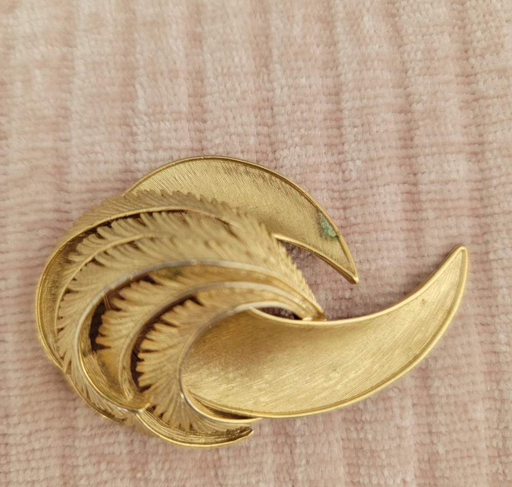 Trifari Elegant Gold Brooch